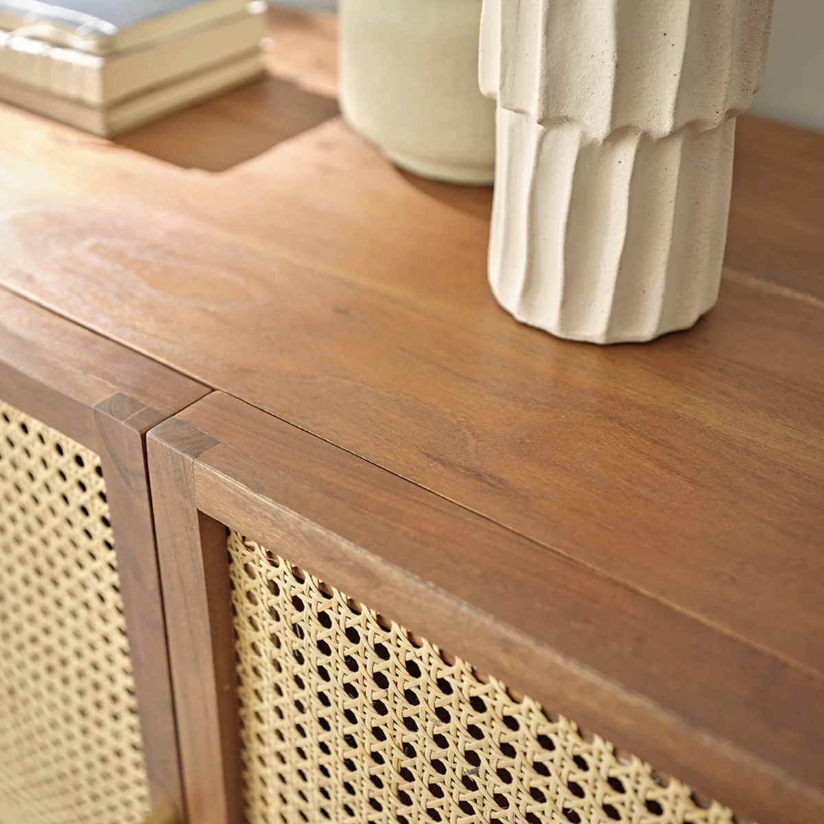 Credenza in acacia massello con finitura in noce e midollino 120 cm - Image 5
