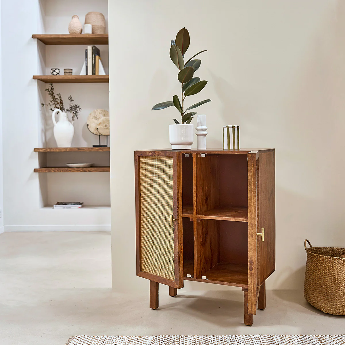 Credenza in mango massello e midollino finitura in noce 68 cm - Image 4