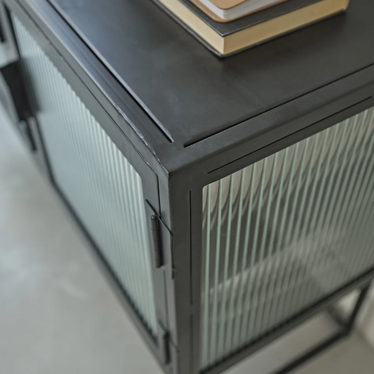 Credenza in metallo e vetro ondulato 120 cm - Image 6