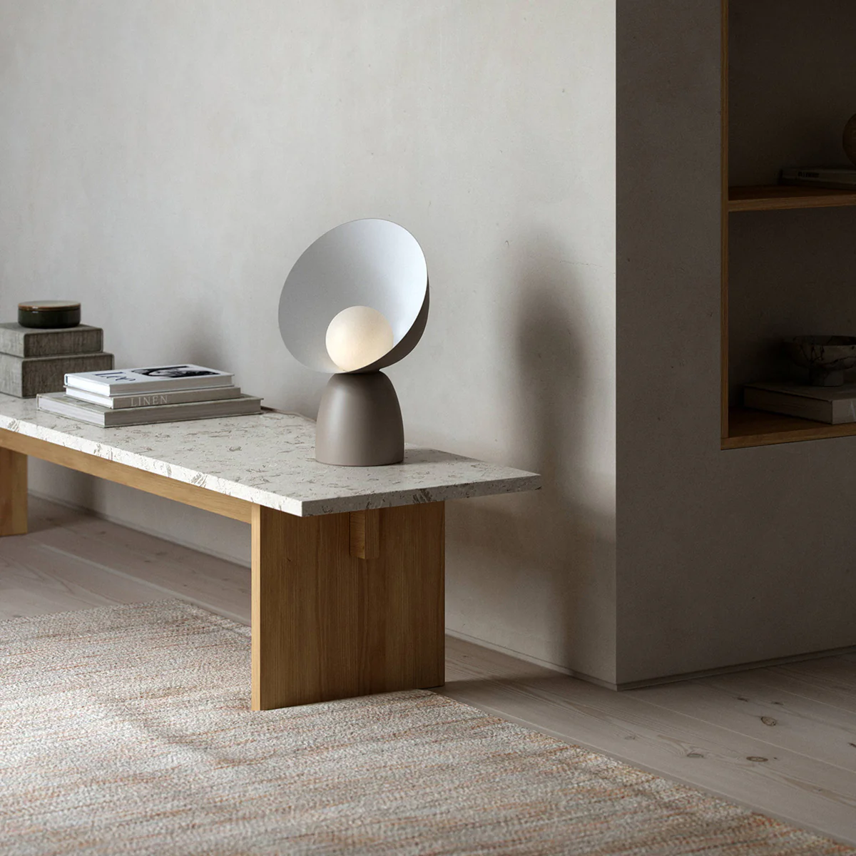 Lampe à poser en métal taupe