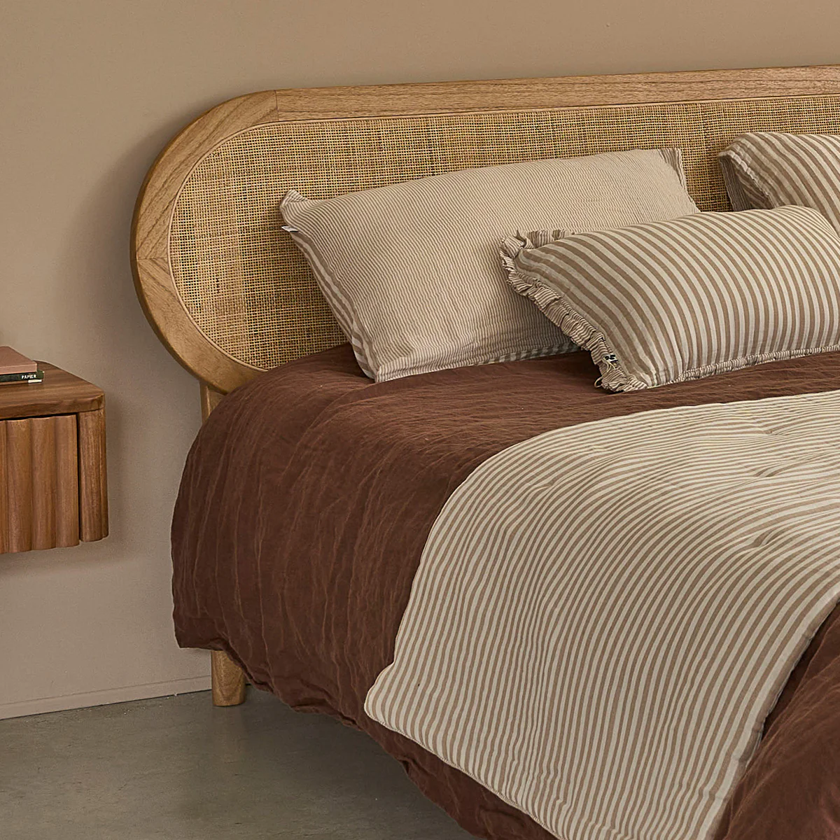 Letto in legno mindi massello e midollino da 160 cm con rete - Image 6