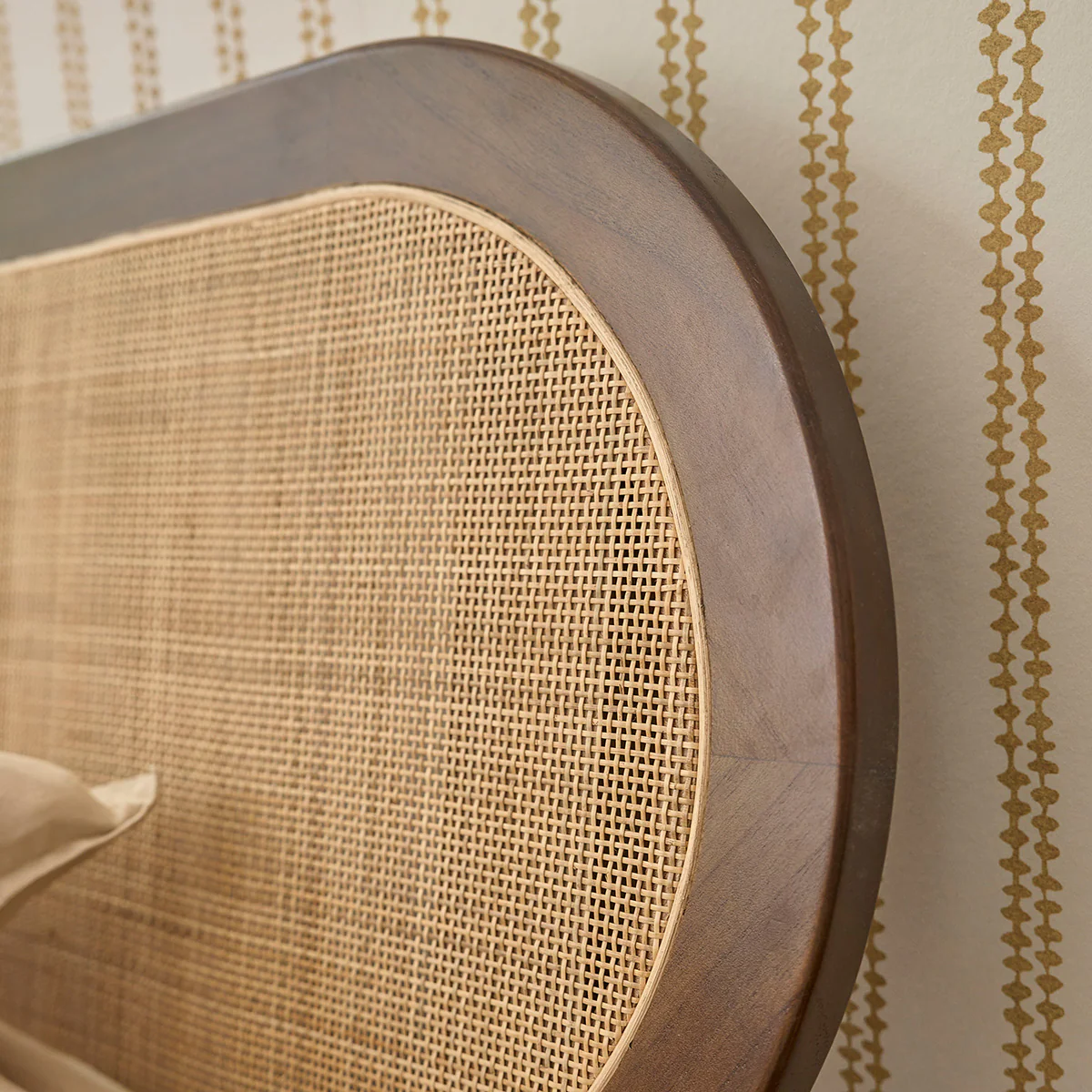 Letto in legno di mindi e midollino con finitura in noce da 160 cm con rete - Image 5