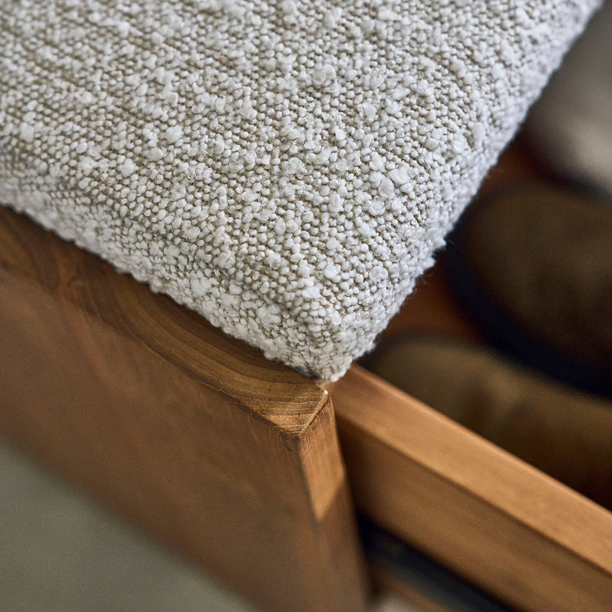 Panchina in teak massello e tessuto bouclé 120 cm - Image 5