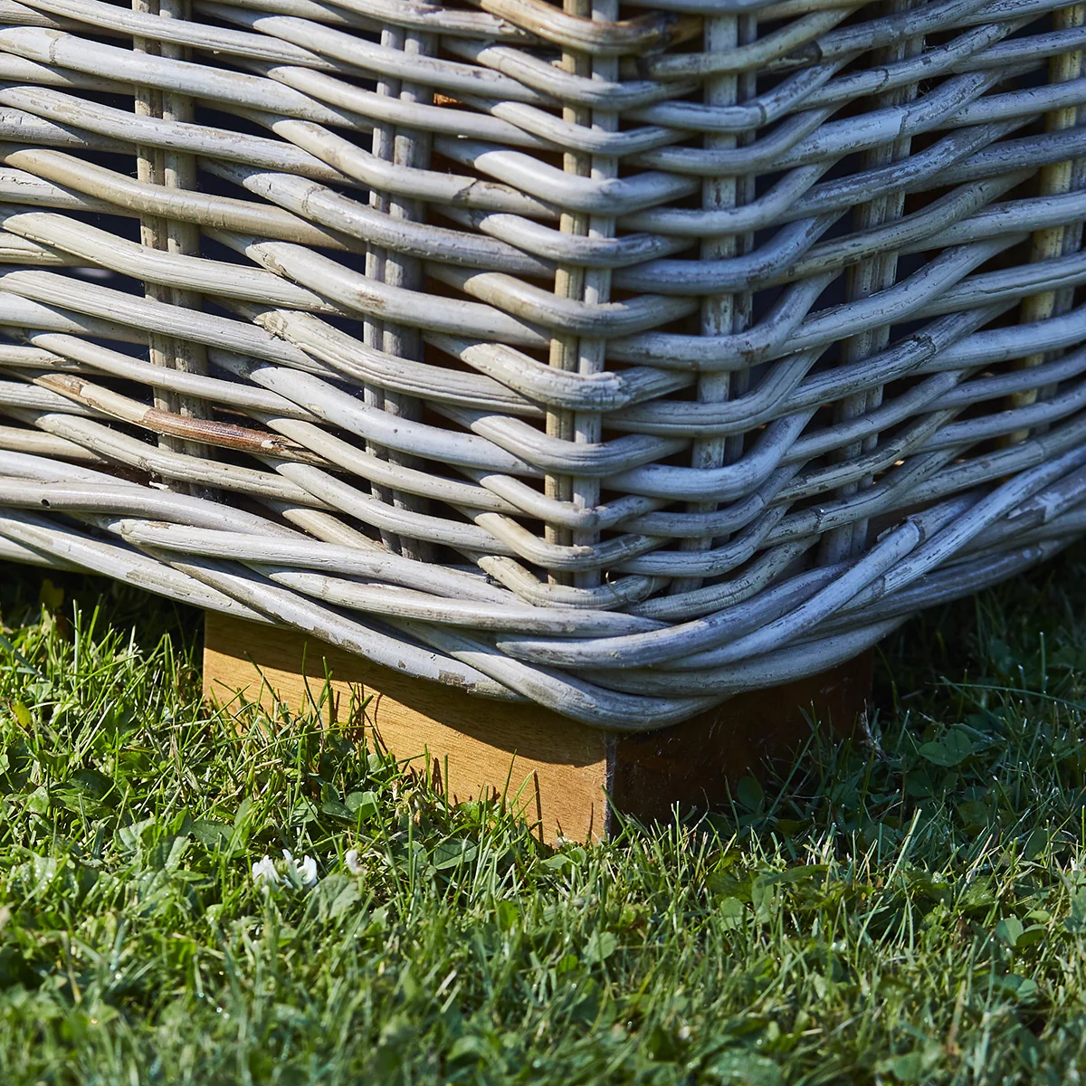 Poltrona da giardino in kubu naturale con poggiapiedi - Image 5