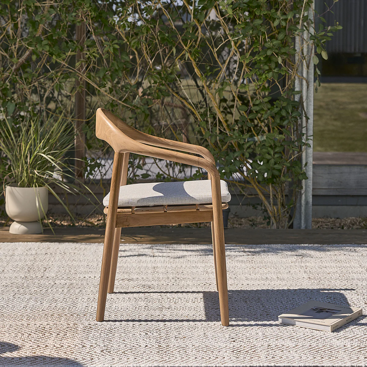Poltrona da giardino in teak massello con cuscino grigio-beige - Image 3