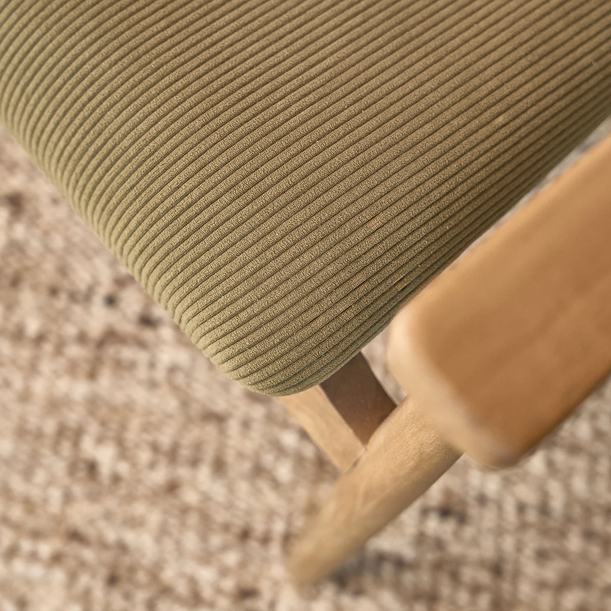 Poltrona in teak massello, cannage e tessuto di velluto a coste color kaki - Image 6