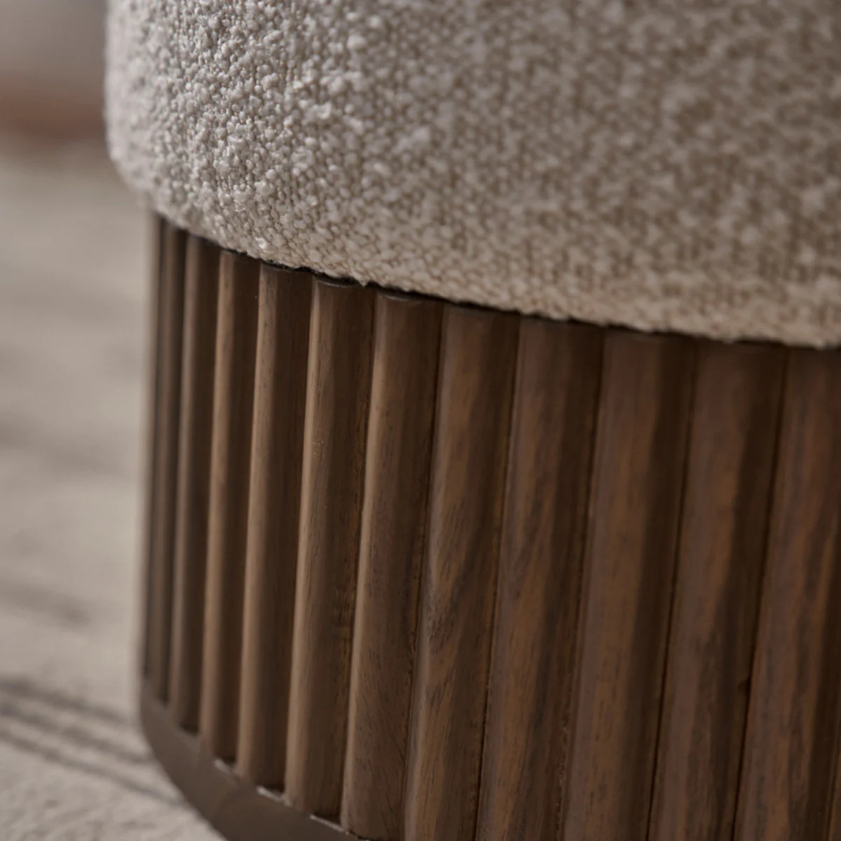 Pouf in mindi massello e tessuto bouclé bianco Ø38 cm - Image 3