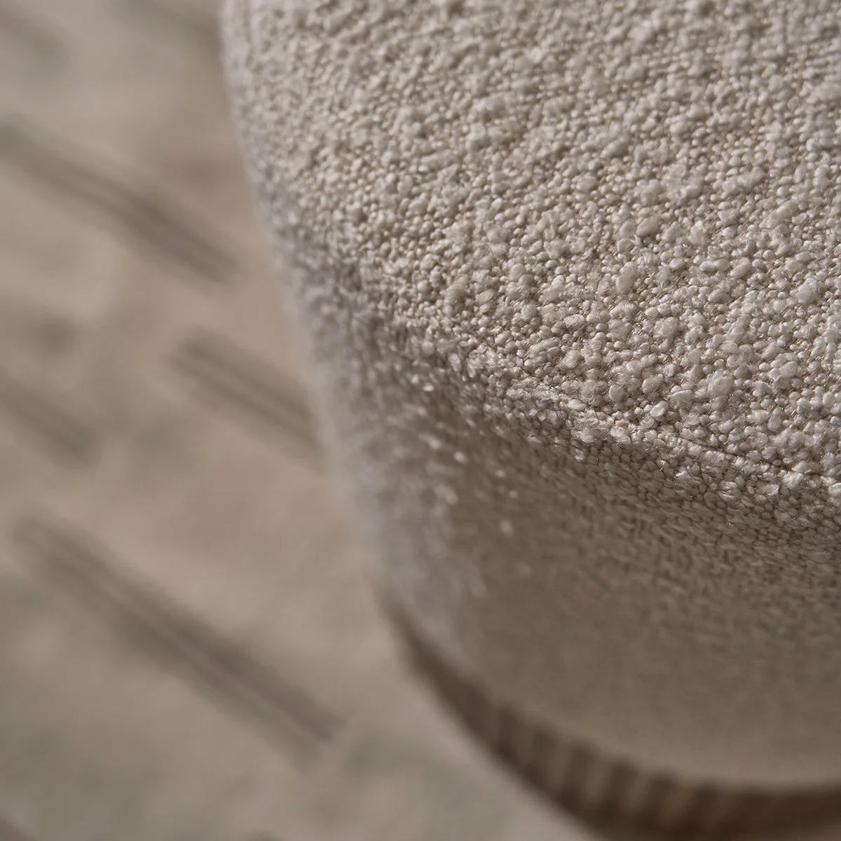 Pouf in mindi massello e tessuto bouclé bianco Ø38 cm - Image 4