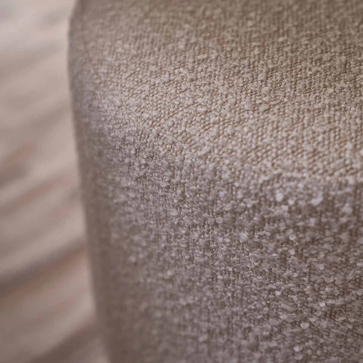 Pouf in teak massello e tessuto bouclé bianco Ø38 cm - Image 4
