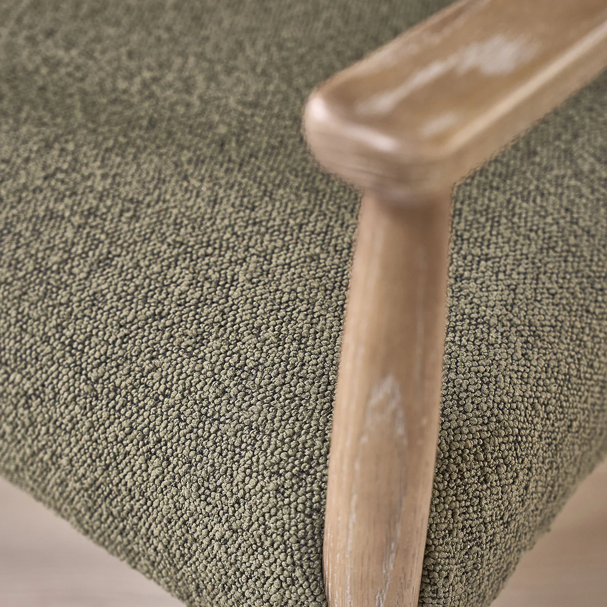 Sedia in rovere e tessuto bouclé kaki - Image 6