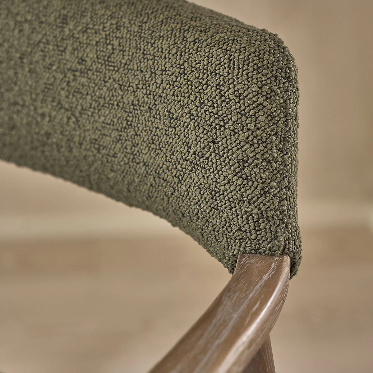 Sedia in rovere e tessuto bouclé kaki - Image 7