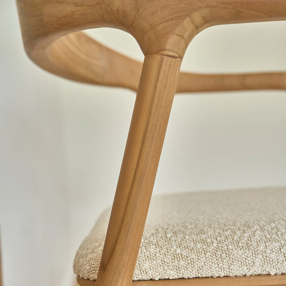 Set di 2 sedie in teak massello con seduta bouclé - Image 6
