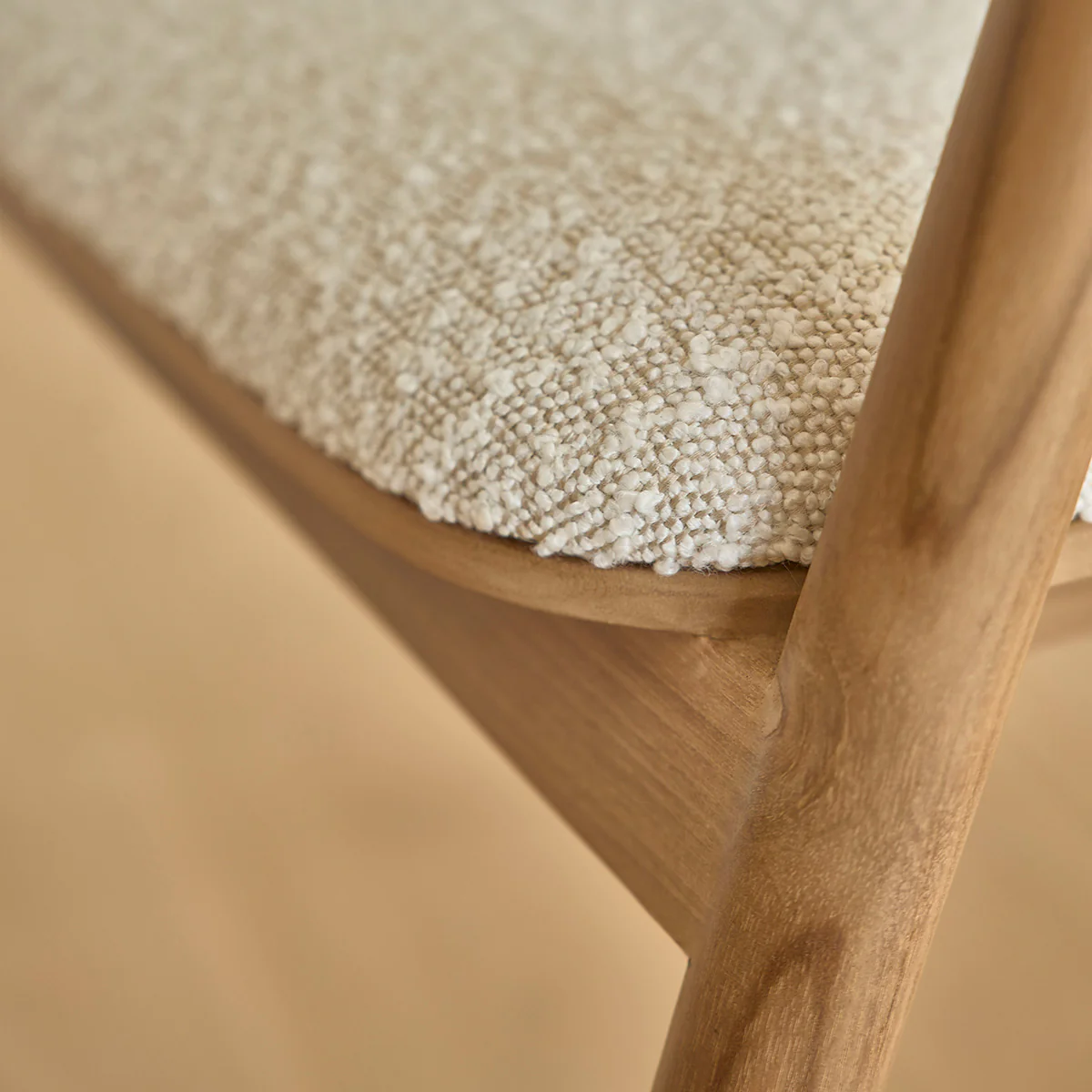 Set di 2 sedie in teak massello con seduta bouclé - Image 7