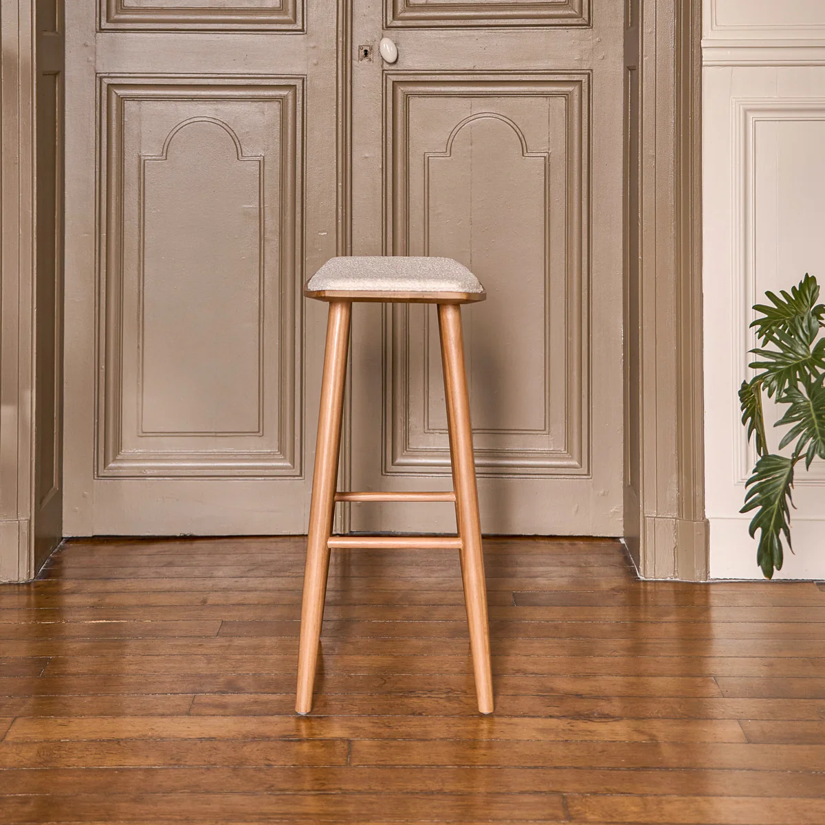Sgabello da bar in teak massello con seduta bouclé 75 cm - Image 3