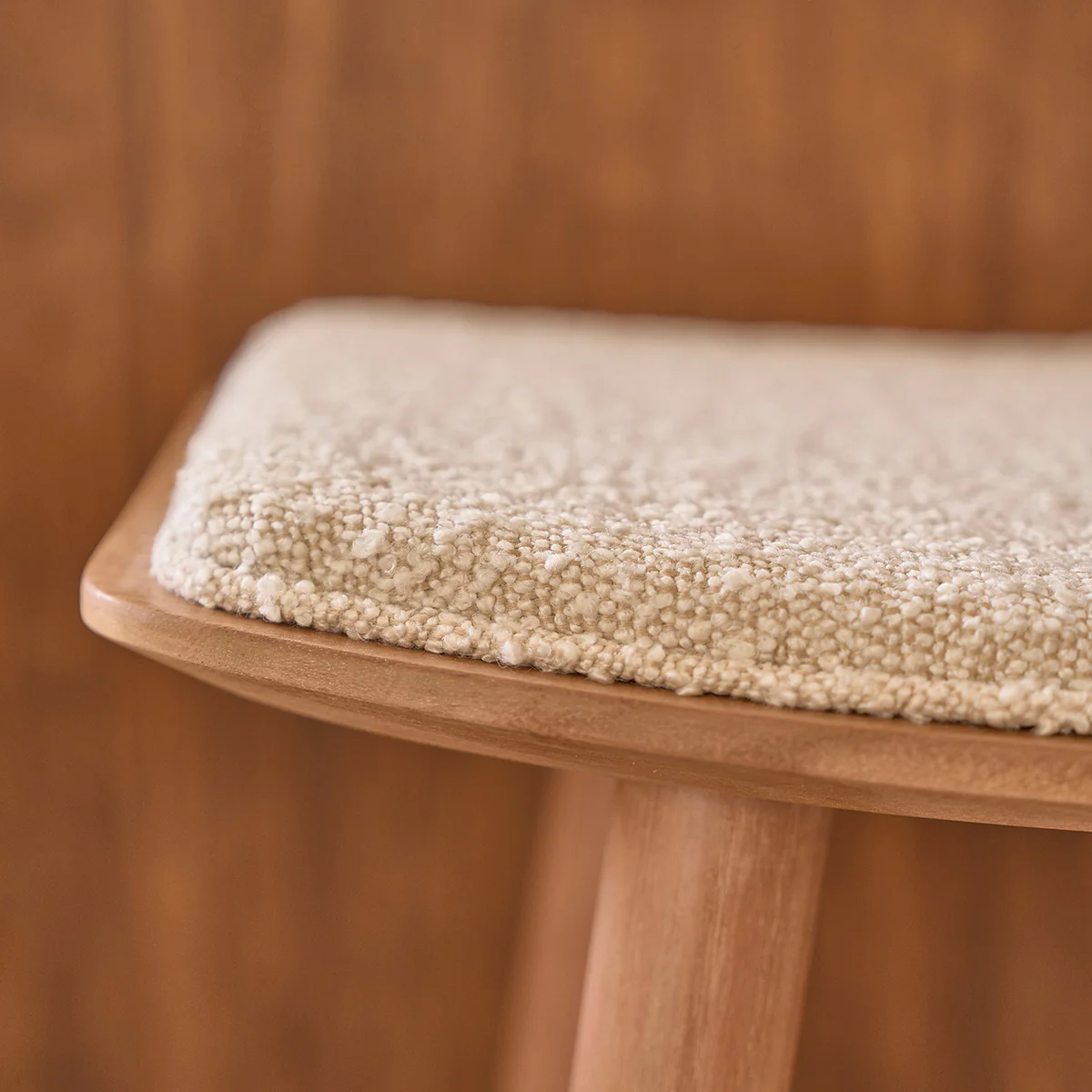 Sgabello da bar in teak massello con seduta bouclé 75 cm - Image 6