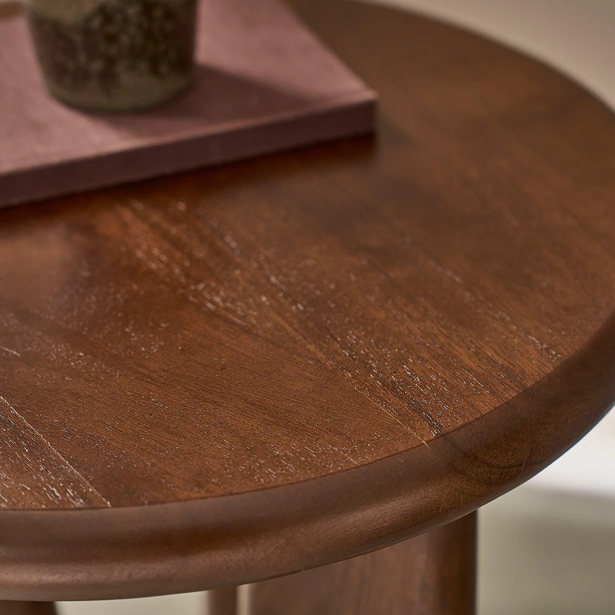Tavolino d'appoggio rotondo in legno di acacia - Image 3