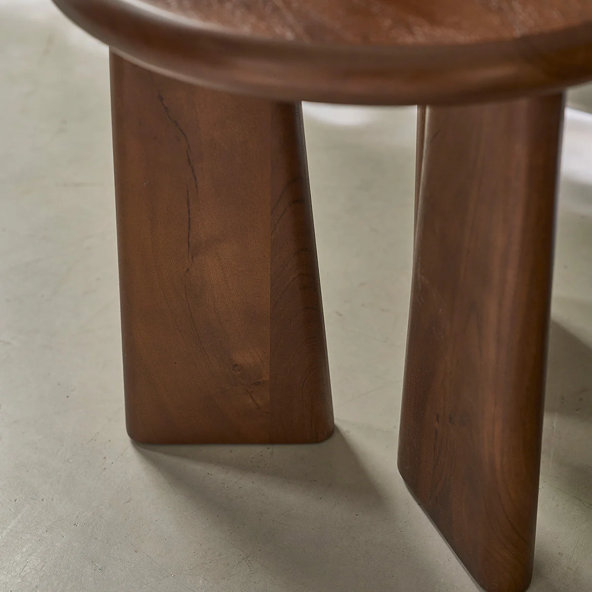 Tavolino d'appoggio rotondo in legno di acacia - Image 4